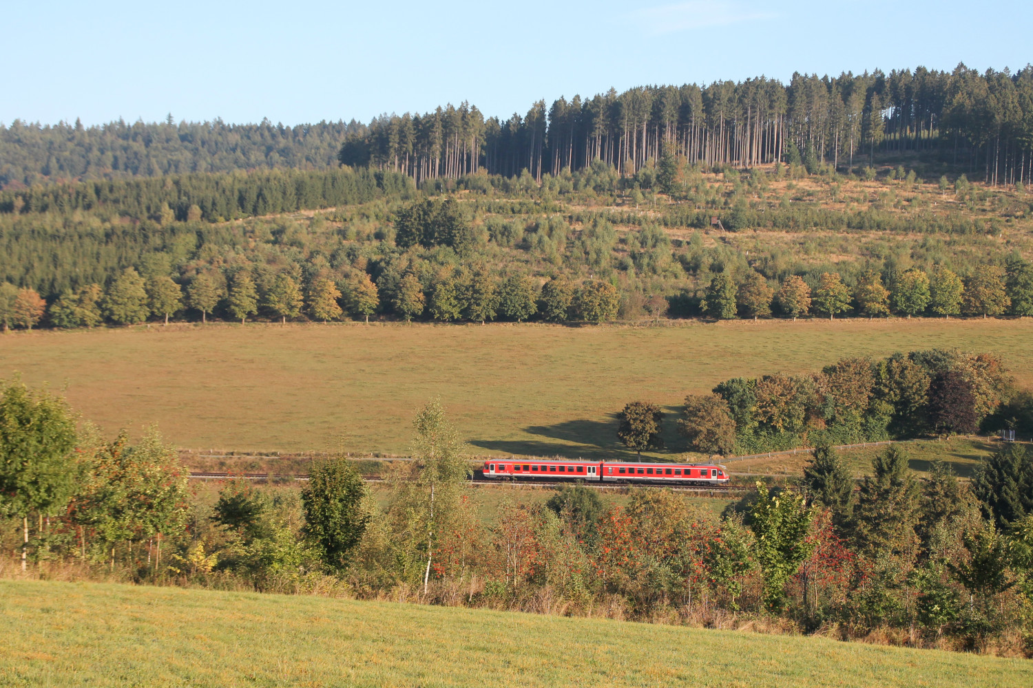 Ein 628 bei Olsberg auf der oberen Ruhrtalbahn, aufgenommen am 26.09.2016.