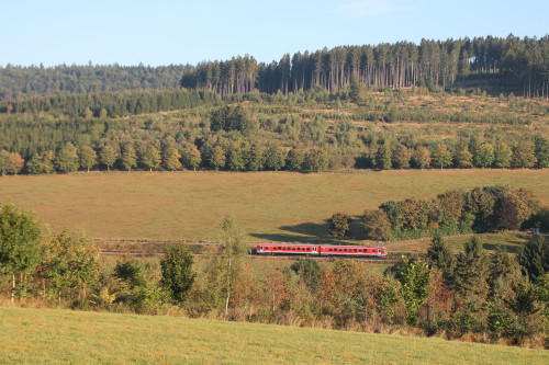 Ein 628 bei Olsberg auf der oberen Ruhrtalbahn, aufgenommen am 26.09.2016.