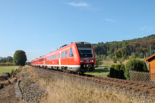 612 040 und 612 046 bei Westheim auf der oberen Ruhrtalbahn, aufgenommen am 26.09.2016.