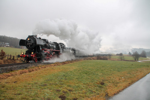 52 1360 auf der Rothaar-Bahn kurz vor Lützel, aufgenommen am 11.12.2016