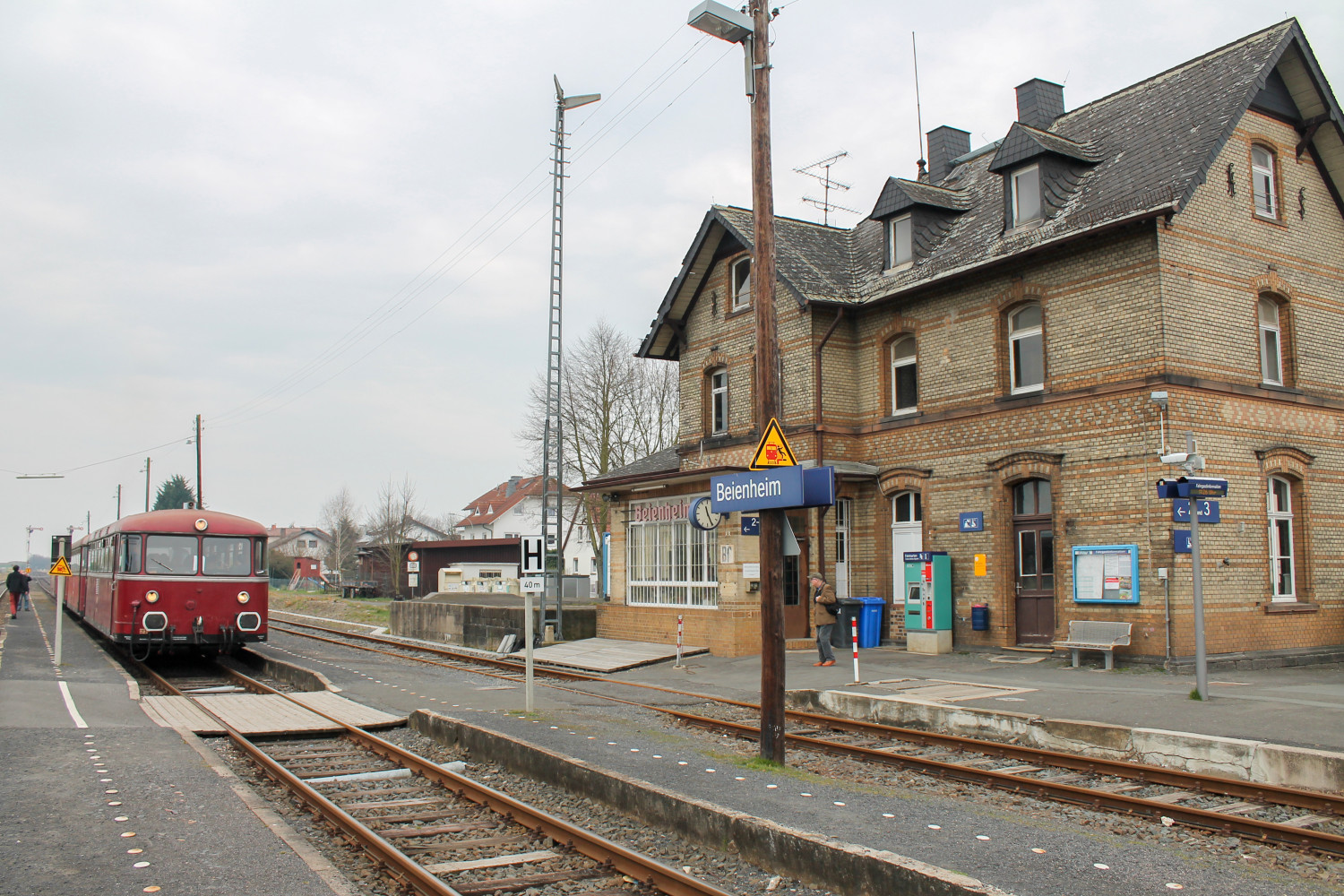 798 829 hält im Bahnhof Beienheim auf der Horlofftalbahn, aufgenommen am 06.04.2015.