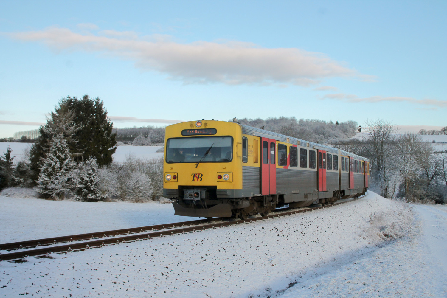 609 004 bei Hundstadt auf der Taunusbahn, aufgenommen am 05.01.2017.