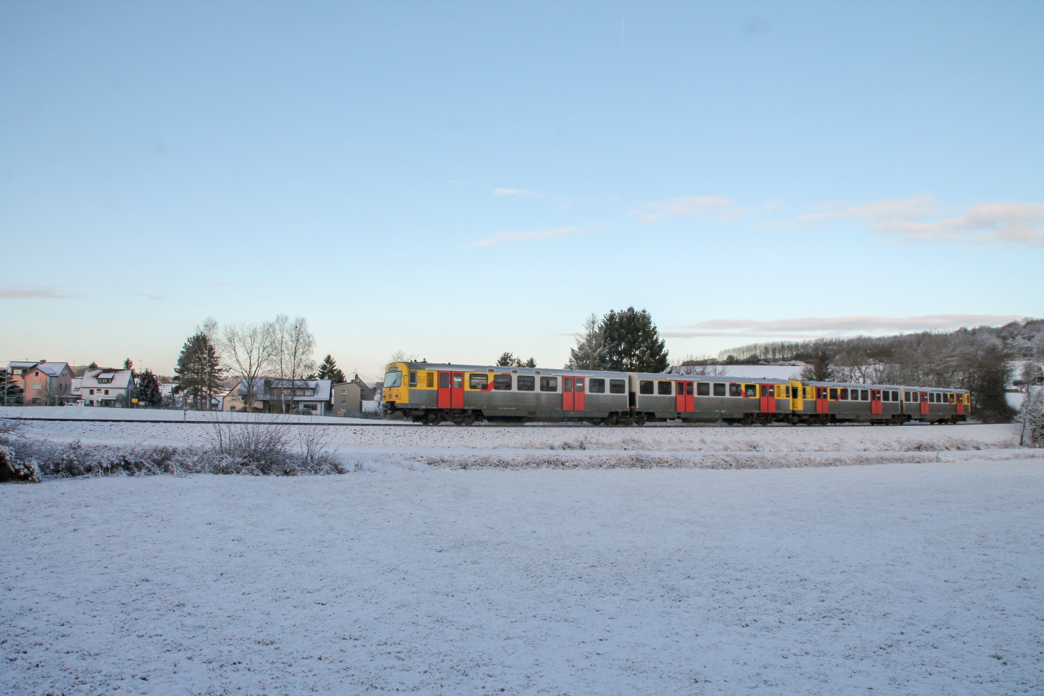 Zwei VT2E der HLB bei Hundstadt auf der Taunusbahn, aufgenommen am 05.01.2017.