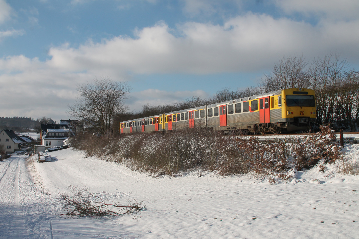 Zwei VT2E der HLB bei Hundstadt auf der Taunusbahn, aufgenommen am 16.01.2017.