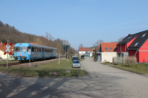 Die Wipperliese durchquert Friesdorf, aufgenommen am 09.04.2015.