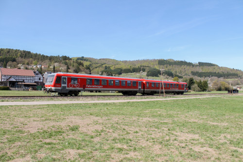 628 250 bei Wolfgruben auf der oberen Lahntalbahn, aufgenommen am 21.04.2015.