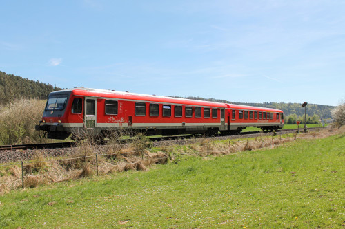 628 235 am Einfahrvorsignal von Cölbe auf der oberen Lahntalbahn, aufgenommen am 21.04.2015.