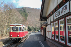 187 011 am Haltepunkt Netzkater auf der Harzquerbahn, aufgenommen am 24.03.2017.