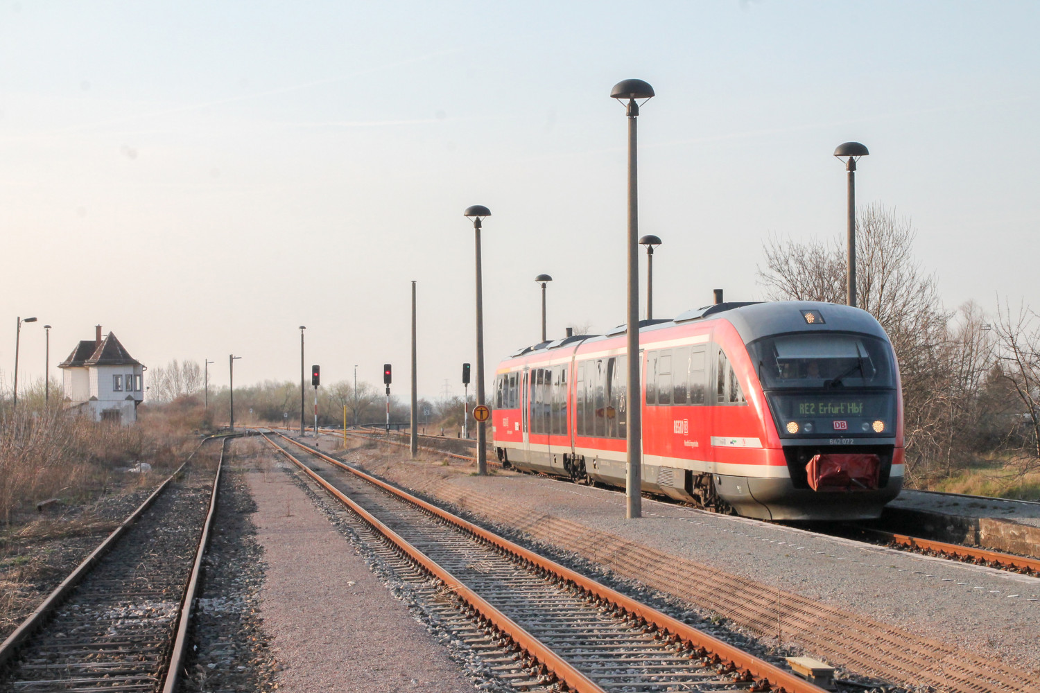 642 072 fährt in den Bahnhof Erfurt-Kühnhausen ein, aufgenommen am 24.03.2017.