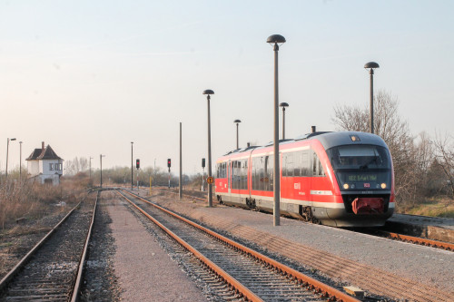 642 072 fährt in den Bahnhof Erfurt-Kühnhausen ein, aufgenommen am 24.03.2017.
