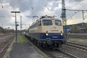 110 383 im Bahnhof Dillenburg auf der Dillstrecke, aufgenommen am 01.04.2017.