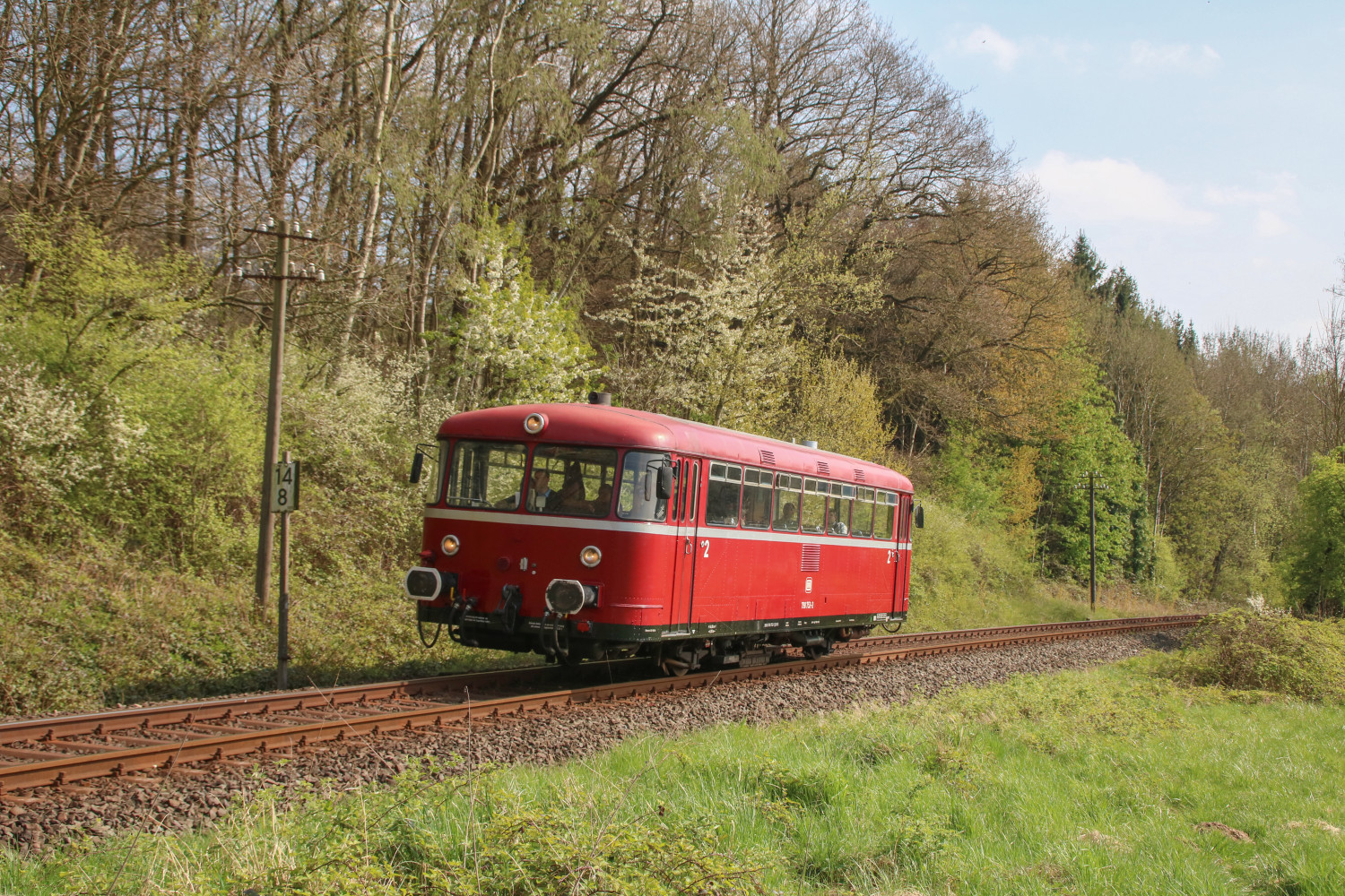 798 752 bei Auringen auf der Ländchesbahn, aufgenommen am 08.04.2017.