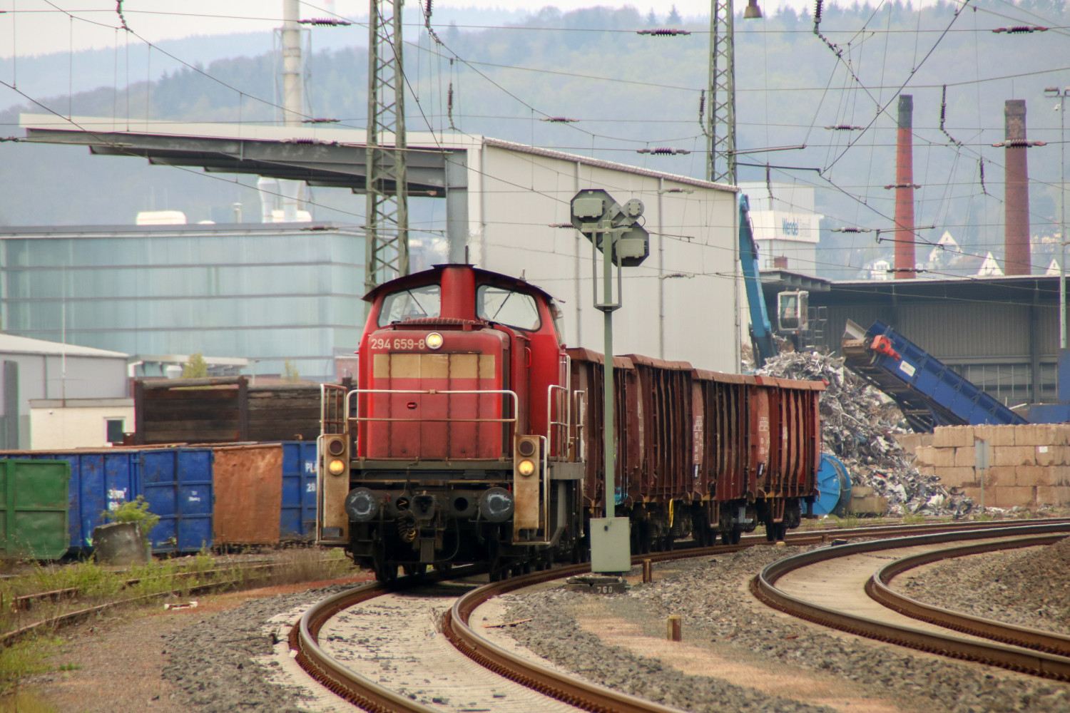 294 659 kommt vom Schrotthändler im Bahnhof Dillenburg, aufgenommen am 21.04.2017.