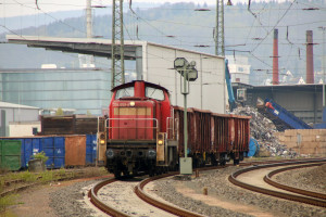 294 659 kommt vom Schrotthändler im Bahnhof Dillenburg, aufgenommen am 21.04.2017.