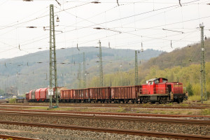 294 659 mit einem Güterzug im Bahnhof Dillenburg, aufgenommen am 21.04.2017.