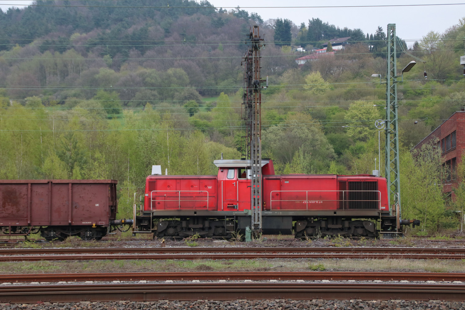 294 659 rangiert im Bahnhof Dillenburg, aufgenommen am 21.04.2017.