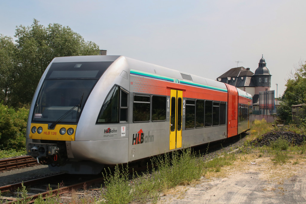 646 426 steht im Bahnhof Butzbach-Ost auf der Butzbach-Licher-Eisenbahn, aufgenommen am 22.06.2017.