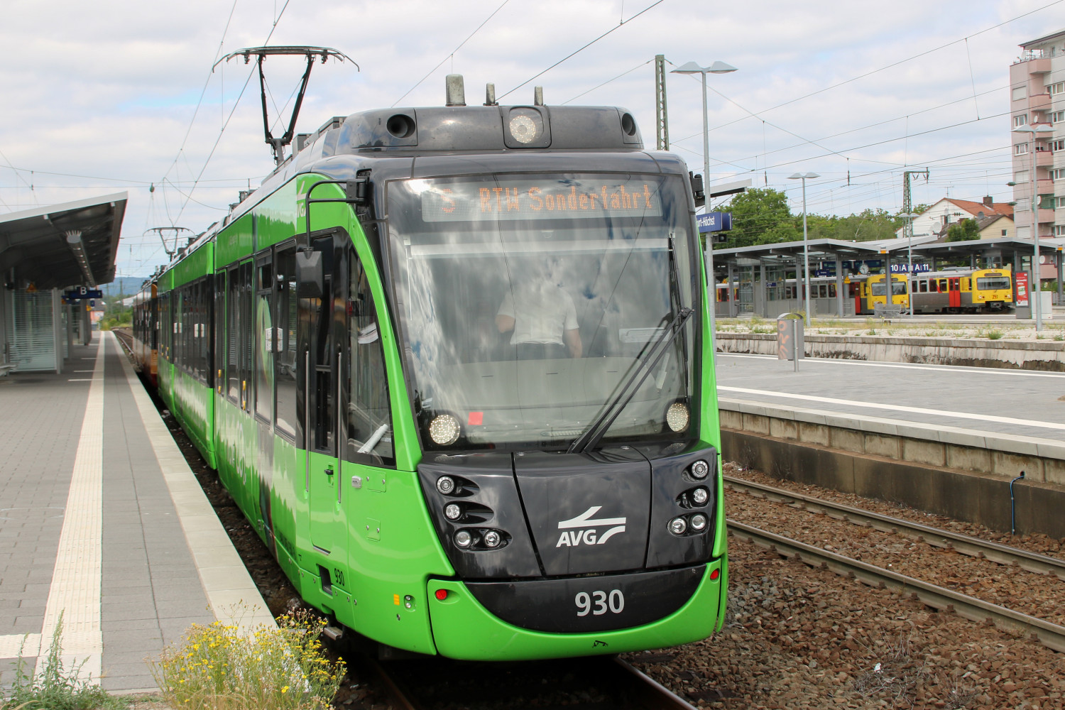 450 930 im Bahnhof Frankfurt Höchst, aufgenommen am 24.06.2017.