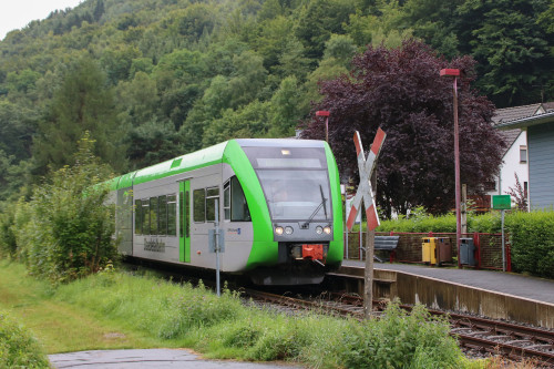 646 418 hält in Schutzbach auf der Daadetalbahn, aufgenommen am 10.08.2017.