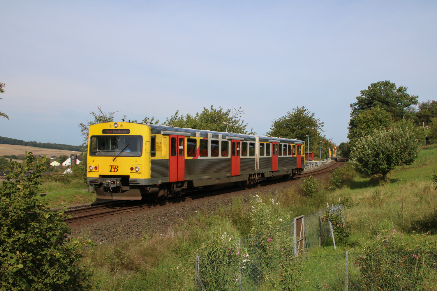 609 009 an den Gärten in Hundstadt auf der Taunusbahn, aufgenommen am 15.08.2017.
