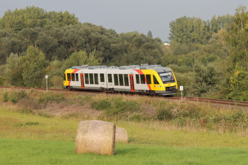648 023 im Feld bei Daubringen auf der Lumdatalbahn, aufgenommen am 07.09.2014.