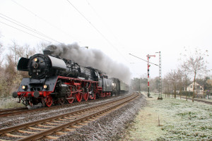 03 1010 an der Abzweigstelle Rauschwald in Hanau, aufgenommen am 02.12.2017.