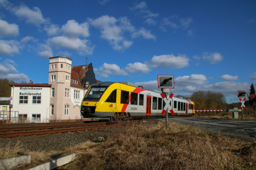 648 012 an der Heilquelle bei Biskirchen auf der Lahntalbahn, aufgenommen am 13.02.2018.