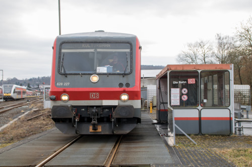 628 227 an der Tankstelle im Bahnhof Glauburg-Stockheim, aufgenommen am 10.03.2018.