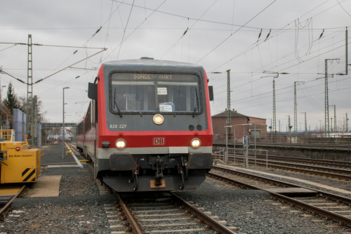 628 227 vor dem Bahnbetriebswerk in Gießen, aufgenommen am 10.03.2018.