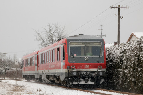 628 566 verlässt Altenmark auf der Traun-Alz-Bahn, aufgenommen am 20.03.2018.