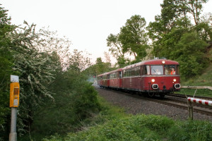 798 829 an einer Anrufschranke bei Gießen auf der Dillstrecke, aufgenommen am 08.05.2018.