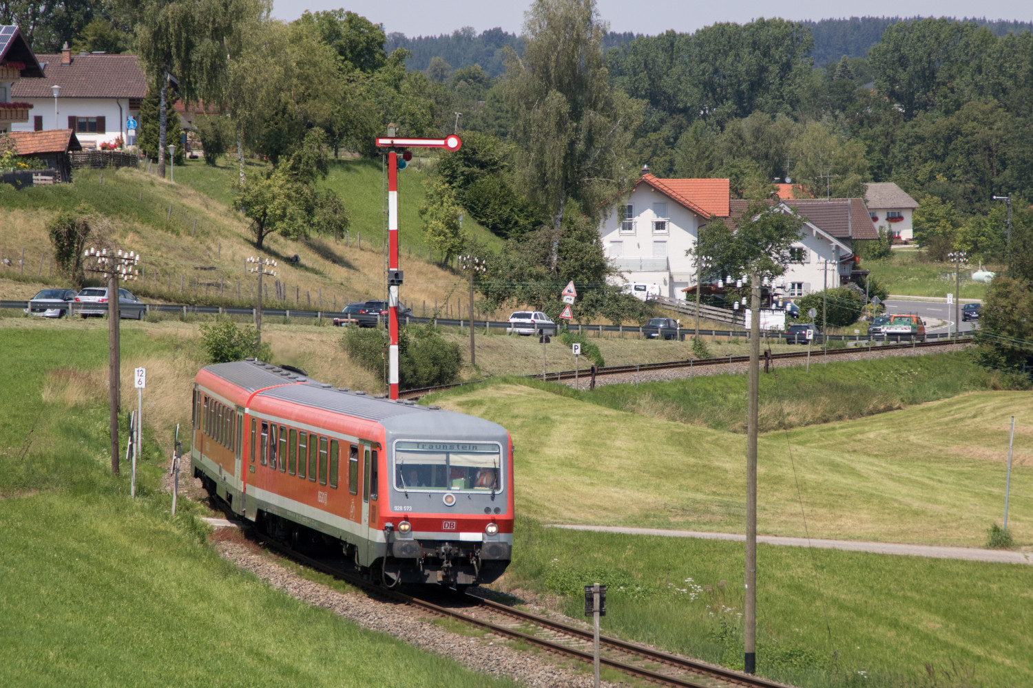 628 537 am Einfahrsignal von Hörpolding auf der Traun-Alz-Bahn, aufgenommen am 20.07.2018.