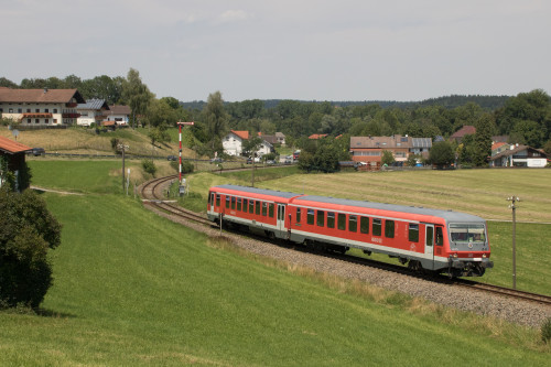 628 537 bei Hörpolding auf der Traun-Alz-Bahn, aufgenommen am 20.07.2018.