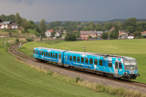 628 424 bei Hörpolding auf der Traun-Alz-Bahn, aufgenommen am 23.07.2018.