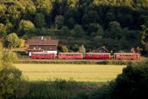 798 829, 998 184, 798 589 und 996 310 in der nähe von Leun-Lahnbahnhof auf der Lahntalbahn, aufgenommen am 18.08.2018.