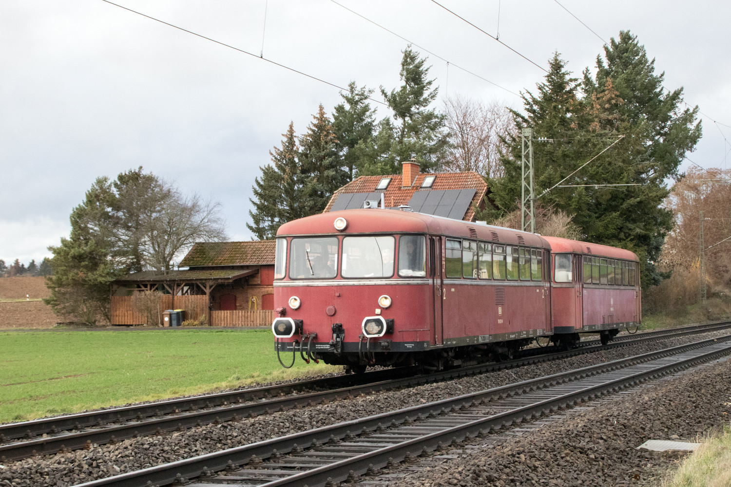 798 829 und 998 184 bei Nidderau-Ostheim, aufgenommen am 08.12.2018.