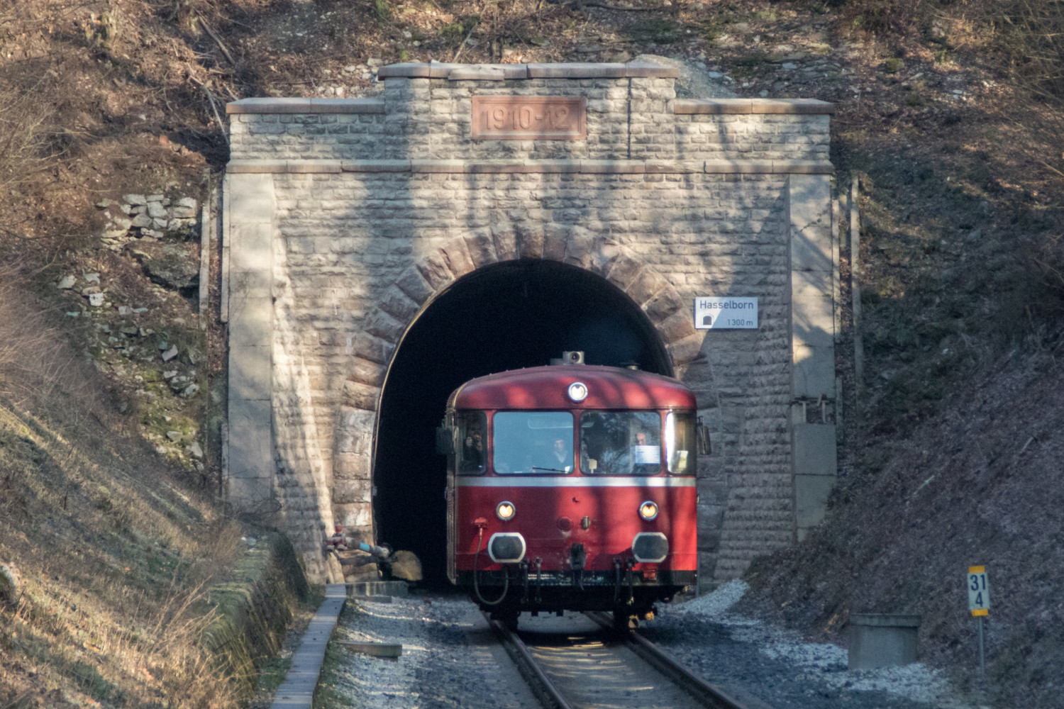 798 752 am Tunnelausgang des Hasselborner Tunnels auf der Taunusbahn, aufgenommen am 20.01.2019.