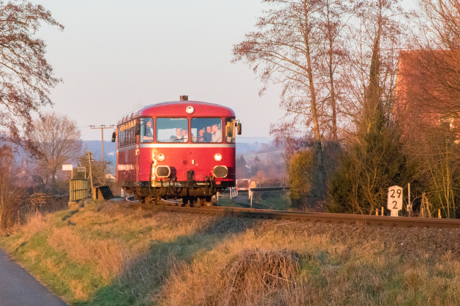 798 752 am Ortsrand von Glauberg auf der Niddertalbahn, aufgenommen am 20.01.2019.