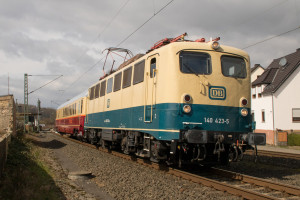 140 423 in Dutenhofen auf der Dillstrecke, aufgenommen am 26.03.2019.