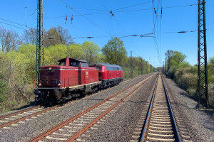 212 052 und eine 225 der EFW bei Dutenhofen auf der Dillstrecke, aufgenommen am 19.04.2019.