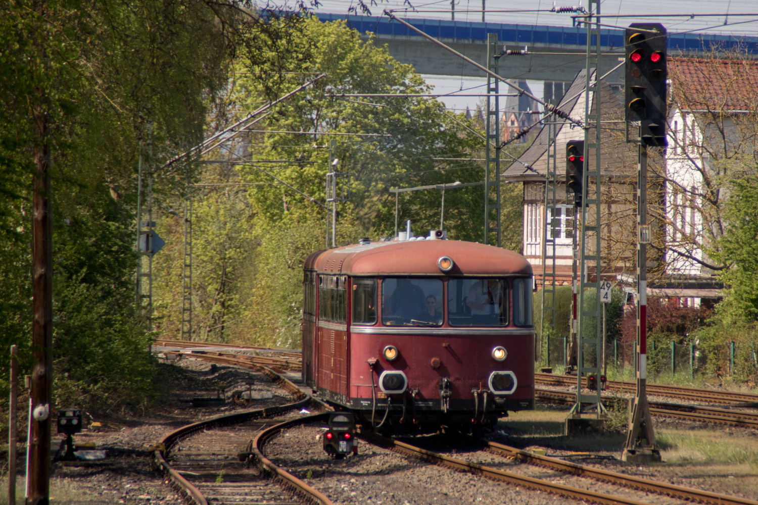 798 829 und 998 184 beim Umsetzen in Eschhofen auf der Lahntalbahn, aufgenommen am 22.04.2019.