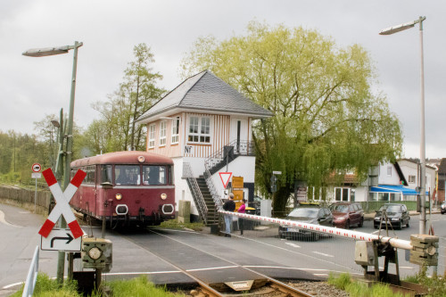 798 829 verlässt Nieder-Ohmen auf der Vogelsbergbahn, aufgenommen am 28.04.2019.