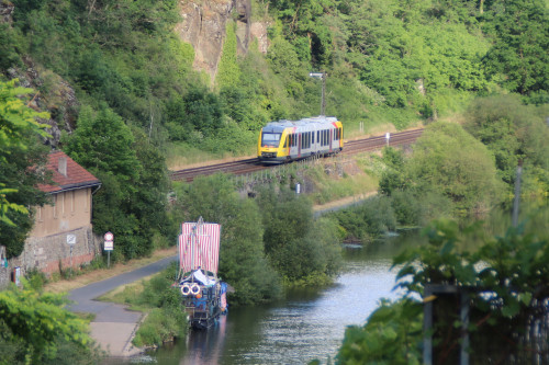 Ein LINT der HLB bei Runkel auf der Lahntalbahn, aufgenommen am 12.06.2019.