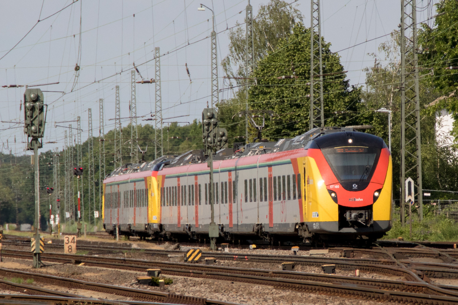 Zwei 1440 der HLB im Bahnhof Darmstadt-Kranichstein, aufgenommen am 01.06.2019.