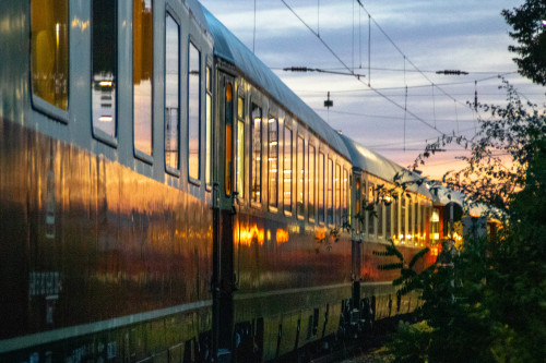 Ein TEE Sonderzug steht im Bahnhof Lollar, aufgenommen am 19.09.2020.