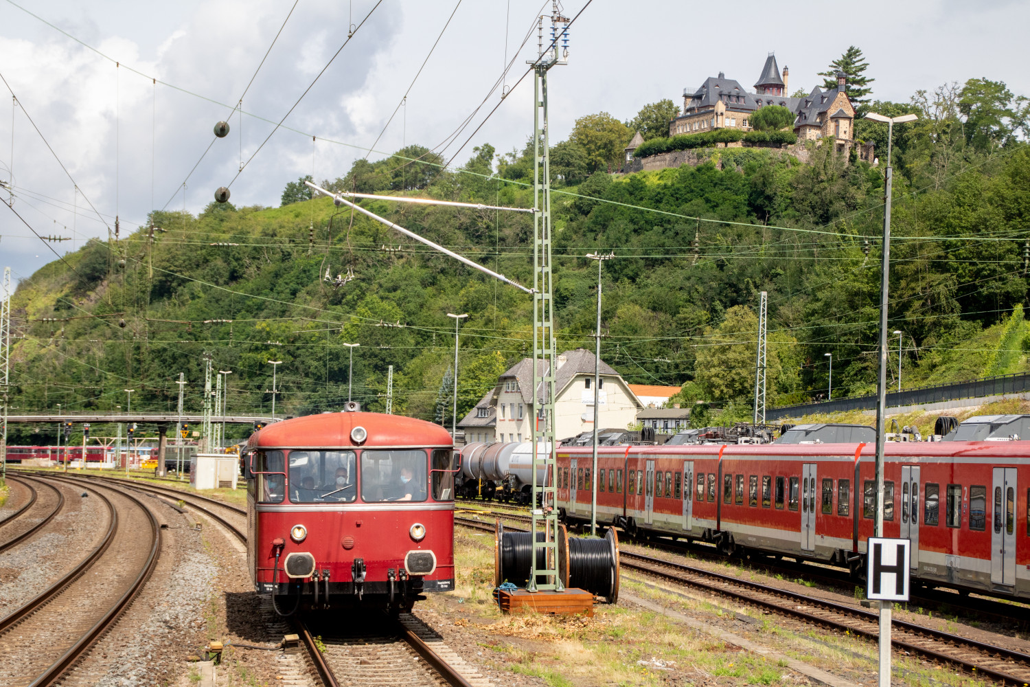 798 729 fährt in den Bahnhof Linz ein, aufgenommen am 11.08.2021.