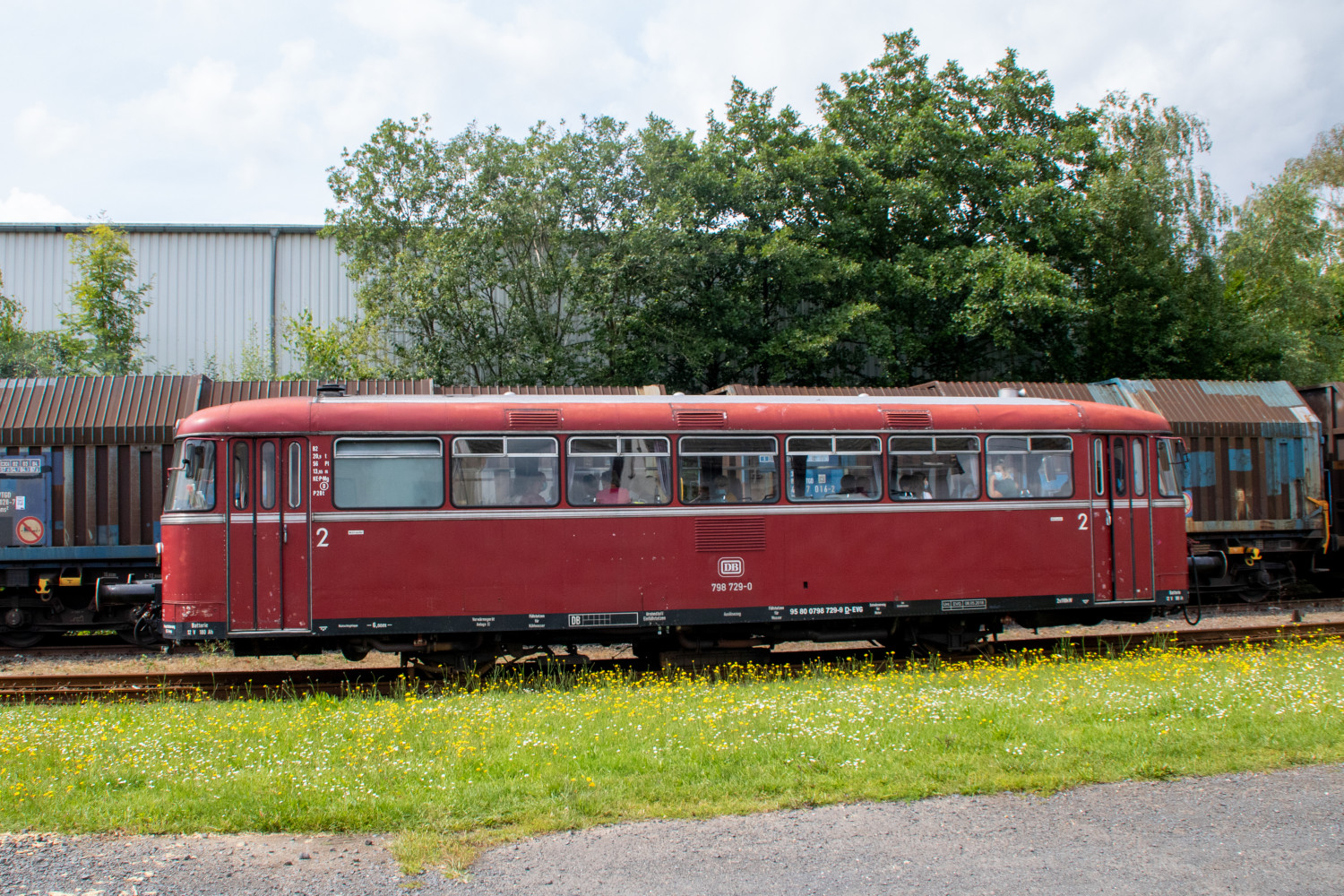 798 729 verlässt Kalenborn auf der Kasbachtalbahn, aufgenommen am 11.08.2021.