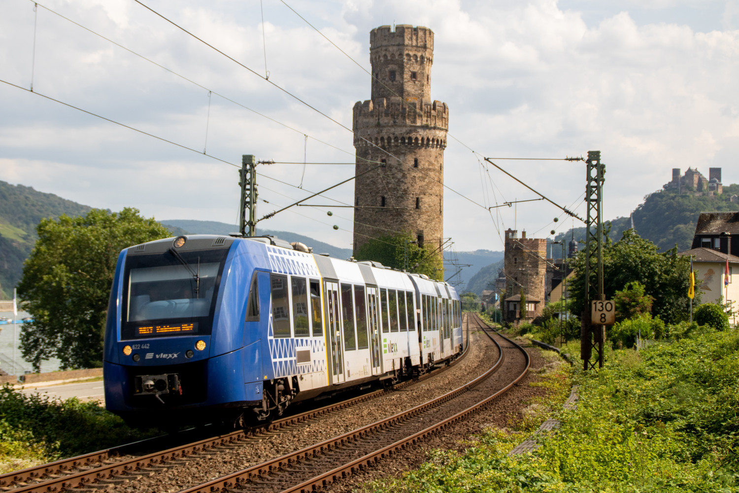 622 422 am Ochsenturm in Oberwesel auf der linken Rheinstrecke, aufgenommen am 12.08.2021.