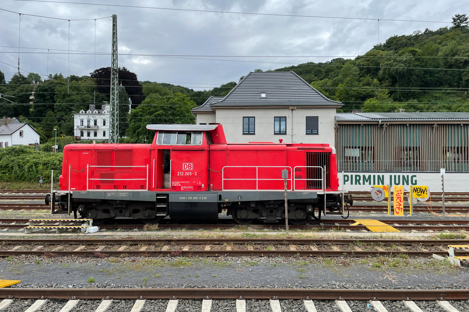 212 265 abgestellt in Remagen, aufgenommen am 28.07.2021.