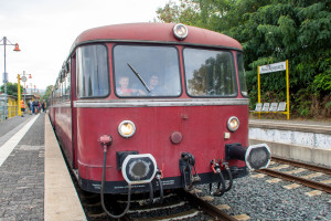 798 829, 996 310, 798 589 und 996 677 am Bahnsteig in Neu Anspach auf der Taunusbahn, aufgenommen am 11.09.2022.